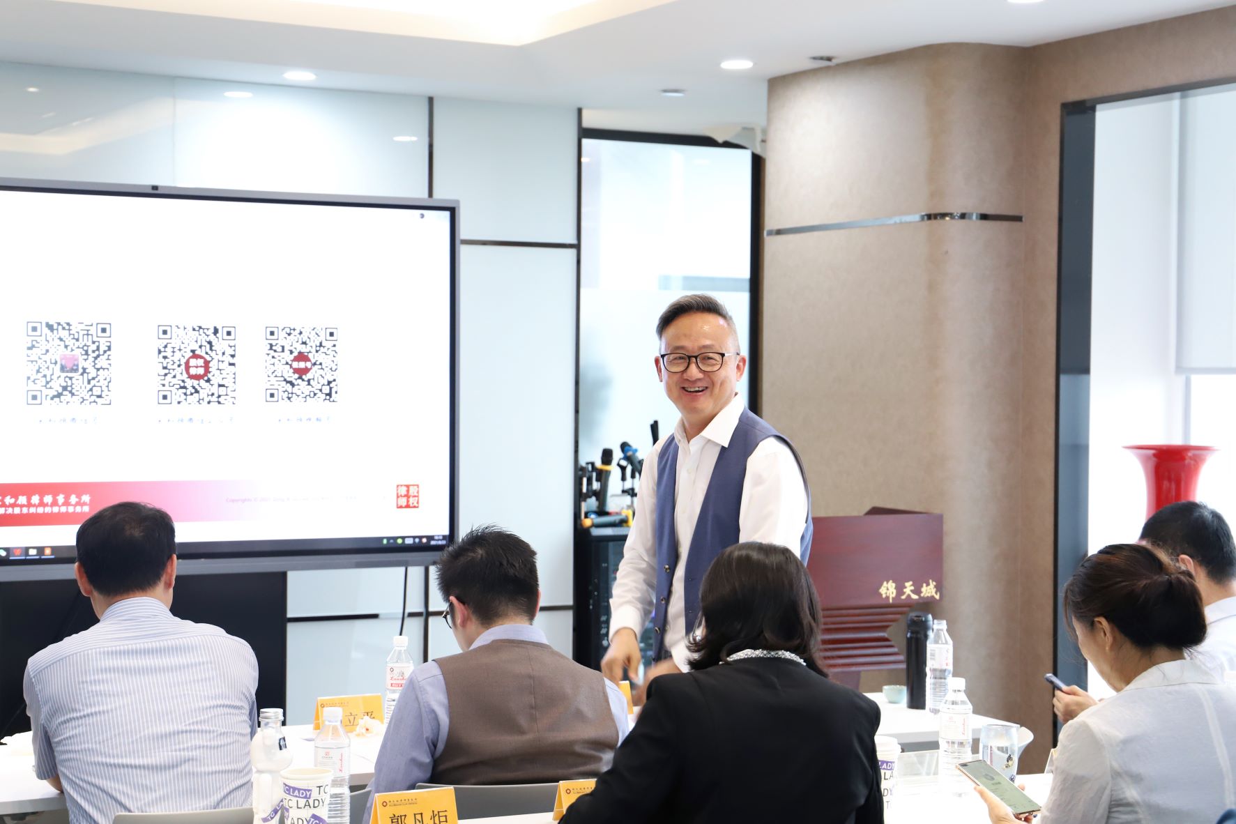 宋律师微笑照片（压缩）.jpg