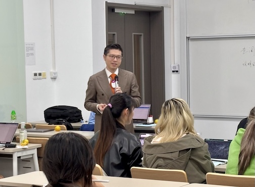 顾律师应邀为华东政法大学授课《股权律师的4+1》